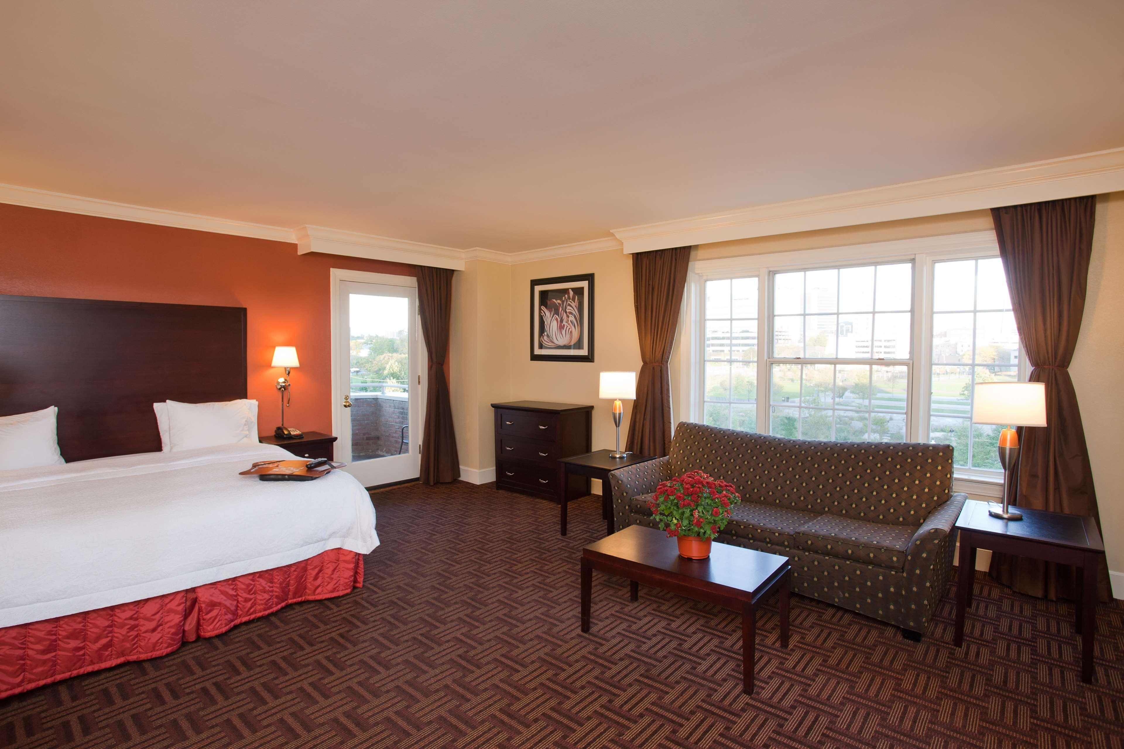 hampton inn and suites stamford