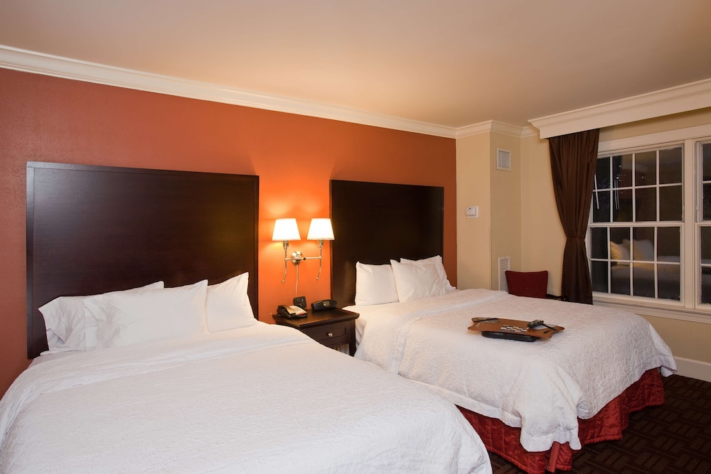 hampton inn and suites stamford