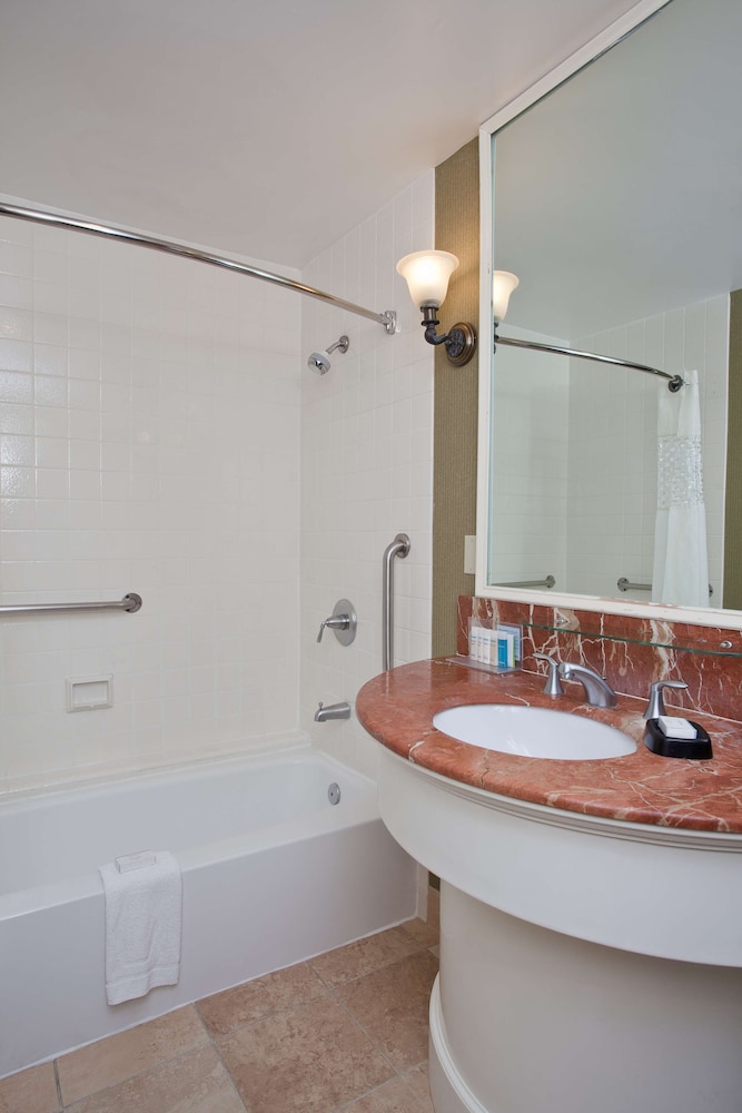 hampton inn and suites stamford