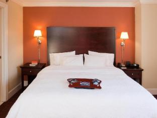 hampton inn and suites stamford