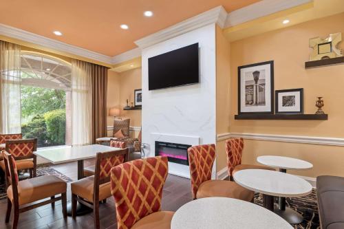 hampton inn and suites stamford