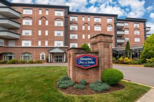 hampton inn and suites stamford