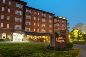 hampton inn and suites stamford