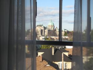 james bay inn hotel and suites