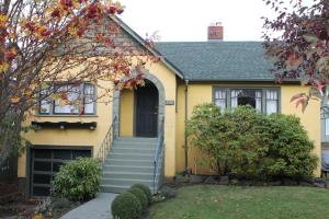 james bay inn hotel and suites