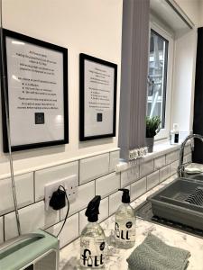 stylish modern 3 bed house nr manchester city ctr