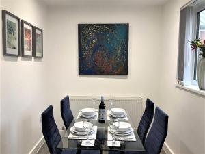 stylish modern 3 bed house nr manchester city ctr