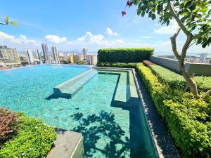 beacon executive suite george town