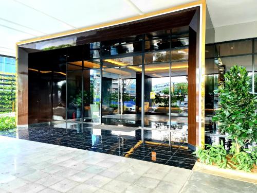 beacon executive suite george town