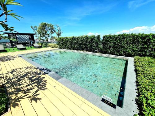 beacon executive suite george town