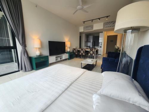 beacon executive suite george town