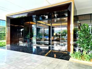 beacon executive suite george town