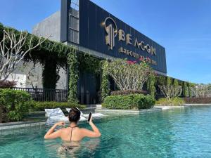 beacon executive suite george town