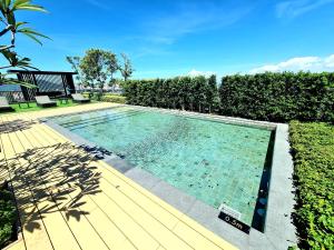 beacon executive suite george town