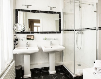 pavillon henri iv hotel restaurant gastronomique terrasse