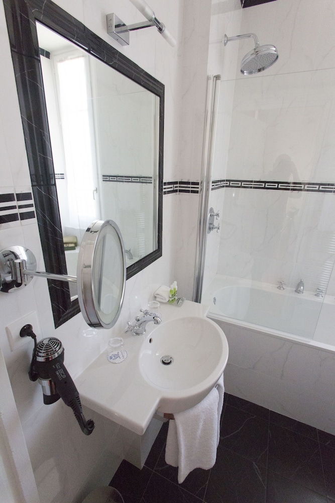 pavillon henri iv hotel restaurant gastronomique terrasse