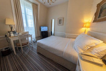 pavillon henri iv hotel restaurant gastronomique terrasse