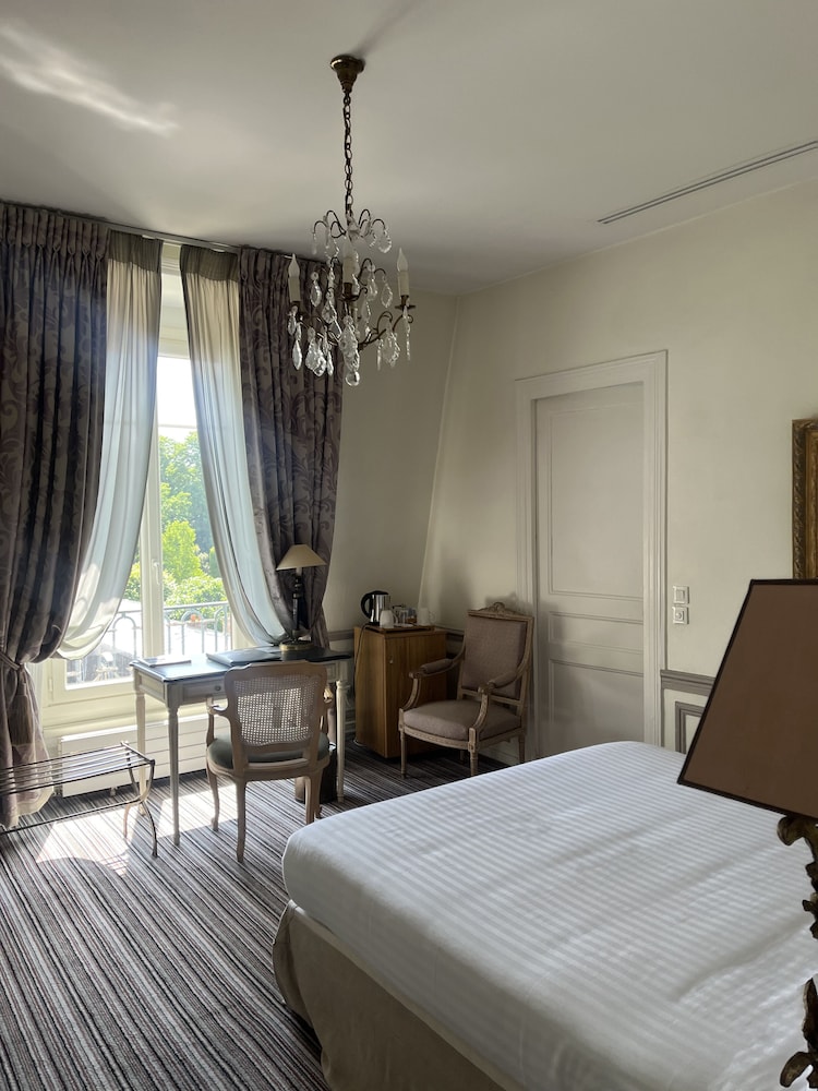 pavillon henri iv hotel restaurant gastronomique terrasse