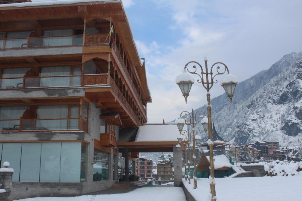 tiaraa hotels and resorts manali