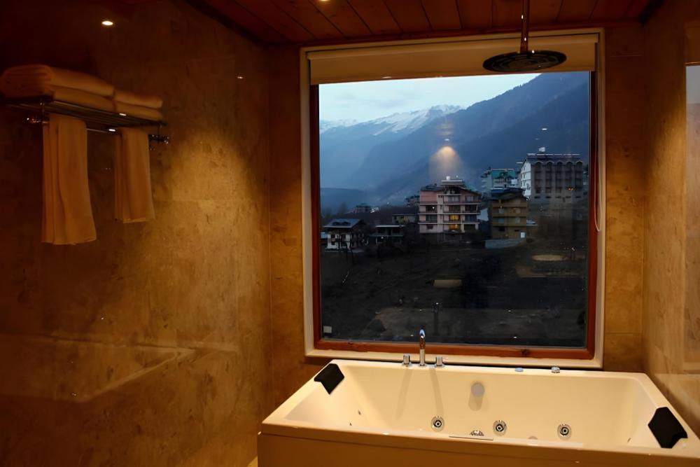 tiaraa hotels and resorts manali