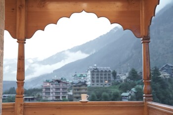 tiaraa hotels and resorts manali