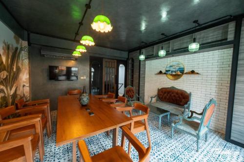 lynlan hostel and cafe