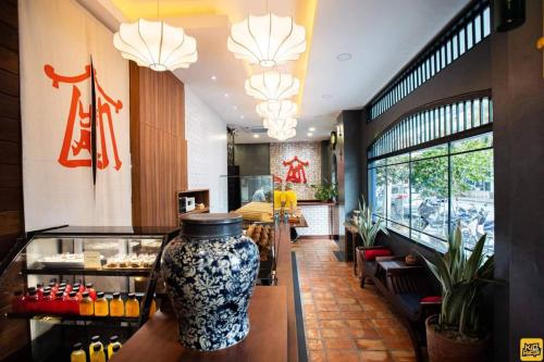lynlan hostel and cafe