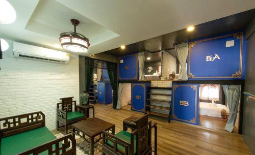 lynlan hostel and cafe