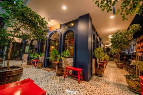 lynlan hostel and cafe