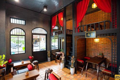 lynlan hostel and cafe