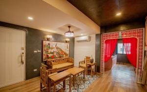 lynlan hostel and cafe