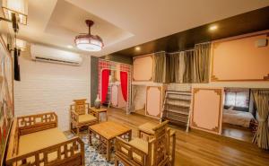 lynlan hostel and cafe