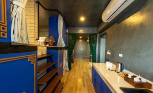 lynlan hostel and cafe