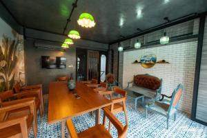 lynlan hostel and cafe