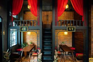 lynlan hostel and cafe