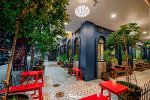 lynlan hostel and cafe