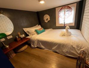 lynlan hostel and cafe