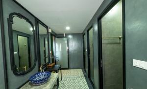 lynlan hostel and cafe
