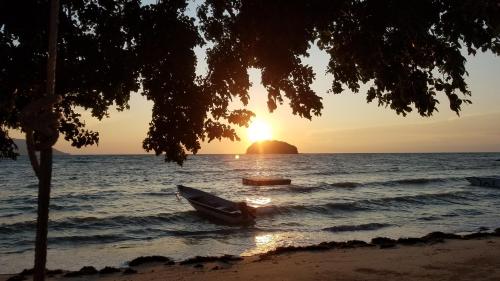 the beachaven chalets kota belud