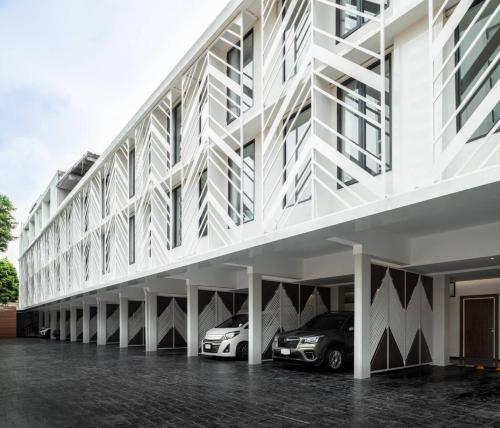 lucky hotel bangkok sukhumvit 26