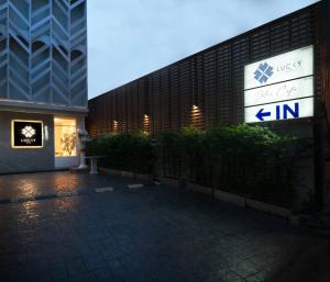 lucky hotel bangkok sukhumvit 26