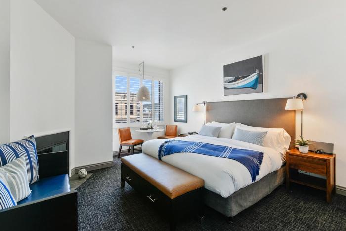 waters edge hotel