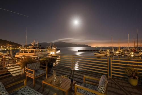 waters edge hotel