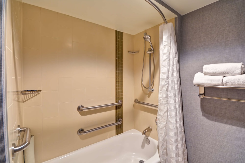 hyatt place baton rouge i 10