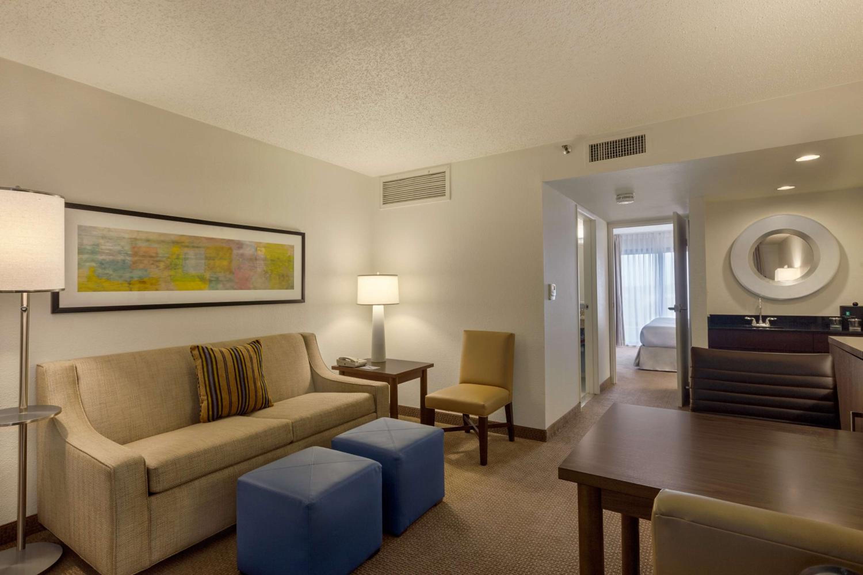 embassy suites hotel baton rouge