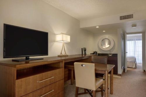 embassy suites hotel baton rouge