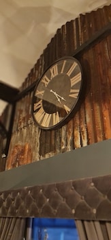 the waterside bar rooms and restaurant