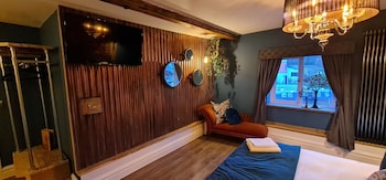 the waterside bar rooms and restaurant