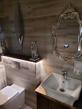 the waterside bar rooms and restaurant