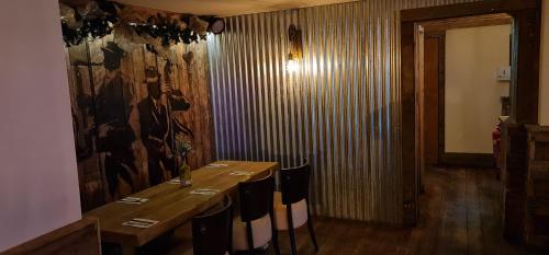 the waterside bar rooms and restaurant